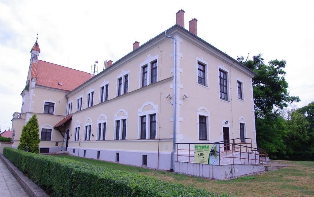 Hotel Koleje Zamecek Lednice Zewnętrze zdjęcie
